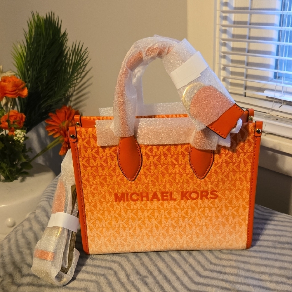 Michael Kors Vibrant Orange Tote 🧡 ✨️ ⭐️ BRAND NEW 🧡 ✨️ - Picture 10 of 10